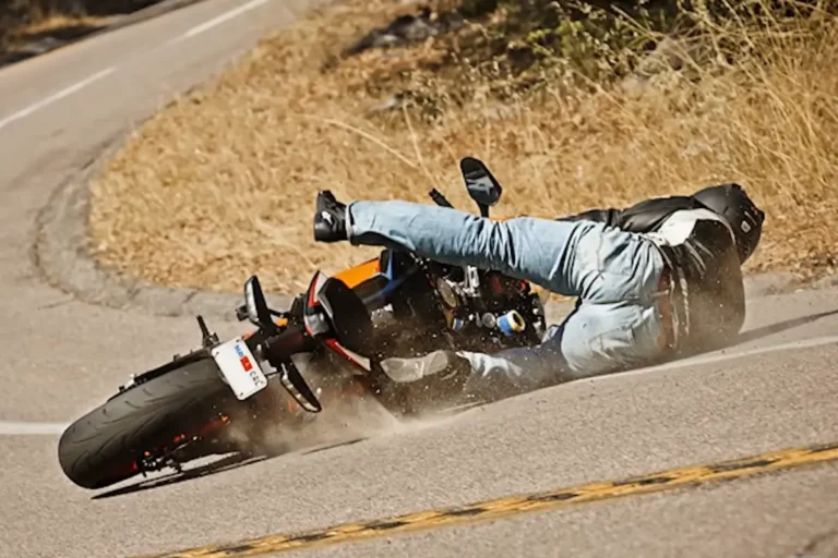 The Evolution of Motorcycle Safety Exploring Hidden Airbags in Backpacks and Jeans