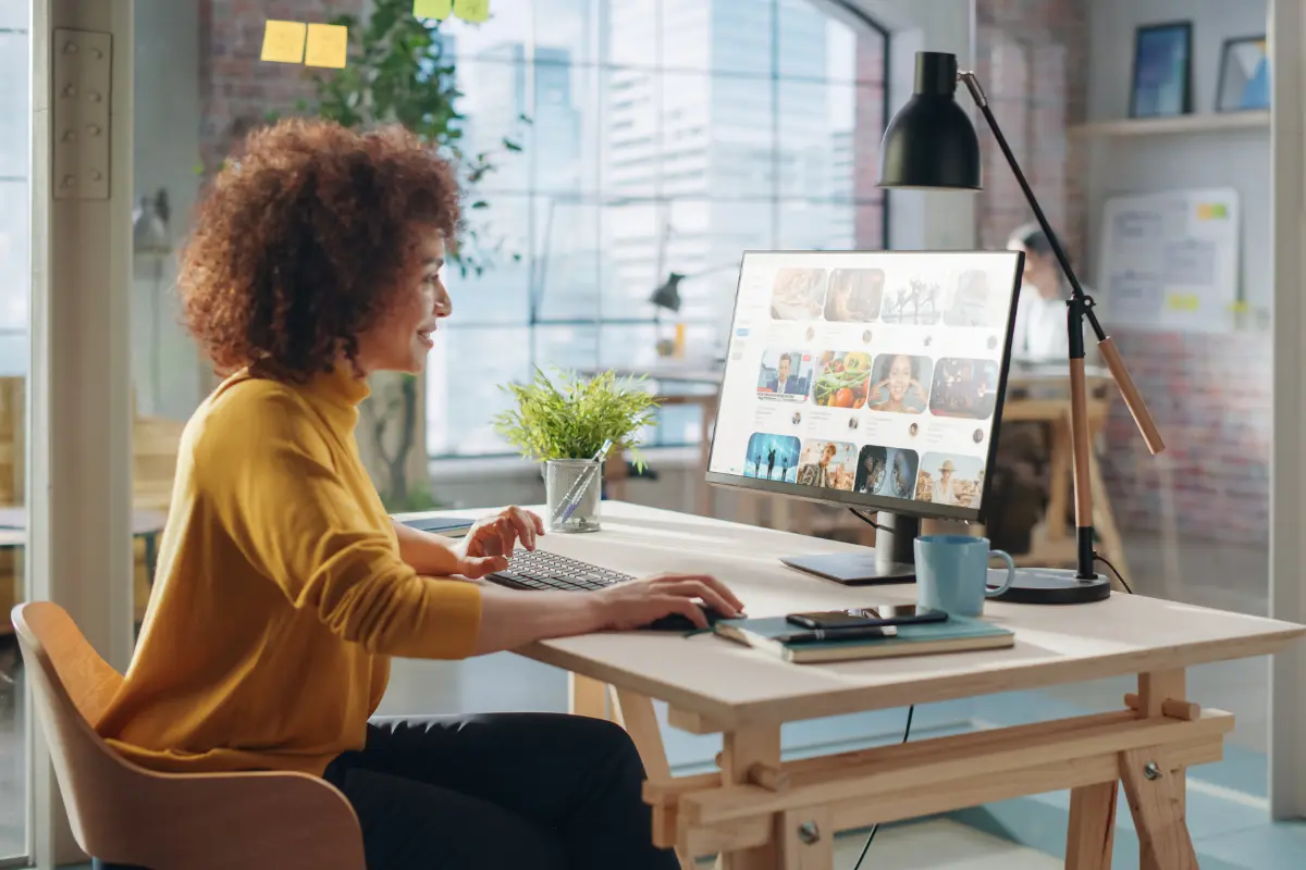 10 Signs It's Time To Hire a Social Media Agency