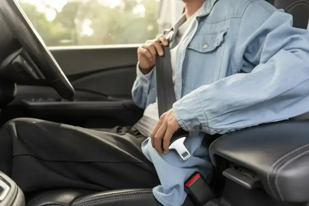 How Seatbelt Use Influences Injury Types in Car Collisions